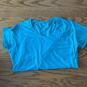 Athletic Under Armor Vneck Top